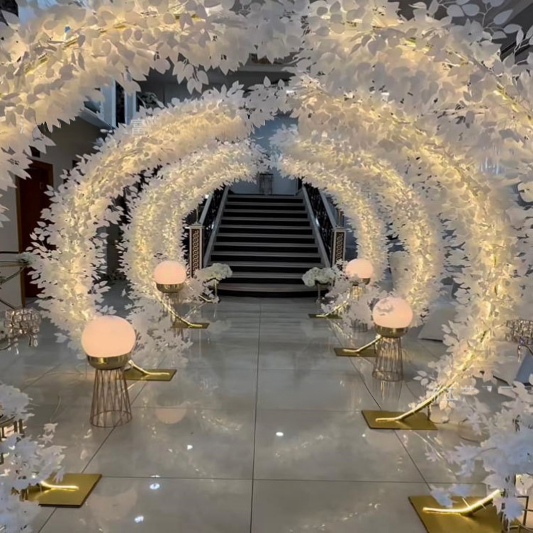 Wedding Balloon Arch - 新しいウェディングアーチ背景幕バルーンスタンド背景メタルゴールドメッキ屋外フラワードアシェルフフレームパーティーデコレーション